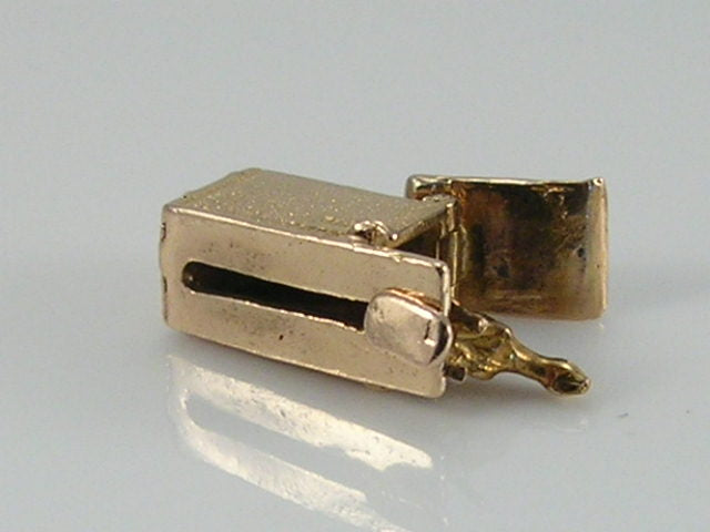 Vintage 3D 9ct Gold Greyhound in Trap Racing Charm - side 6