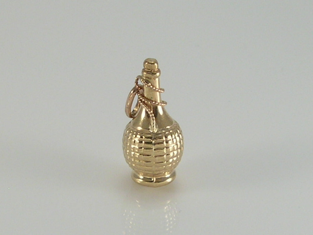 Vintage 3D 9ct Gold UnoAerre Wine Carafe Bottle Charm Pendant  H/MK