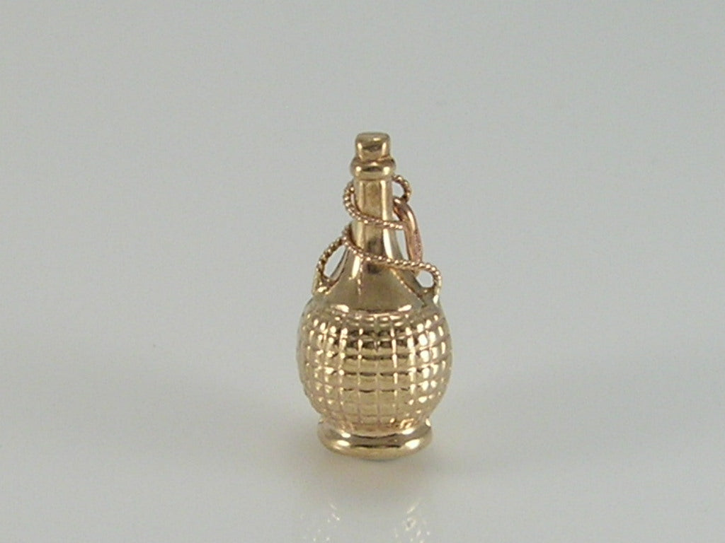 Vintage 3D 9ct Gold UnoAerre Wine Carafe Bottle Charm Pendant  H/MK