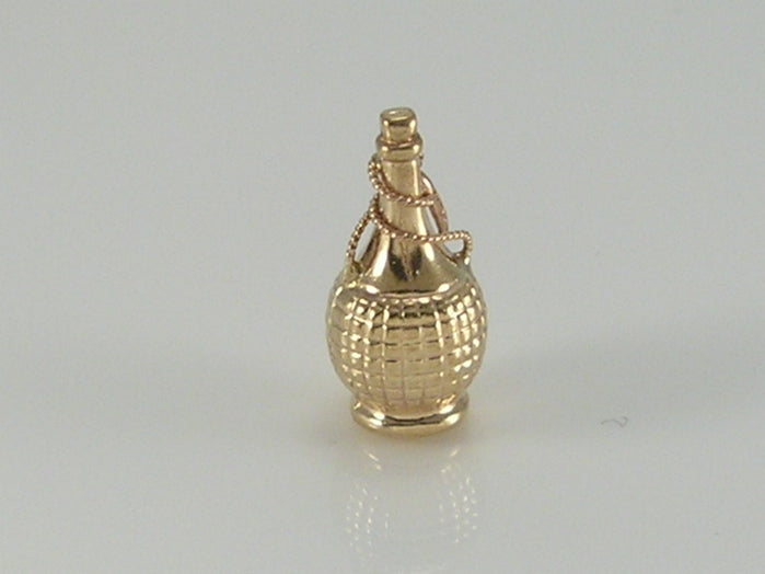 Vintage 3D 9ct Gold UnoAerre Wine Carafe Bottle Charm Pendant  H/MK